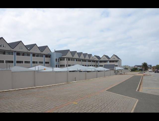 3 BEDROOM APARTMENT FOR SALE IN HARTENBOS CENTRAL